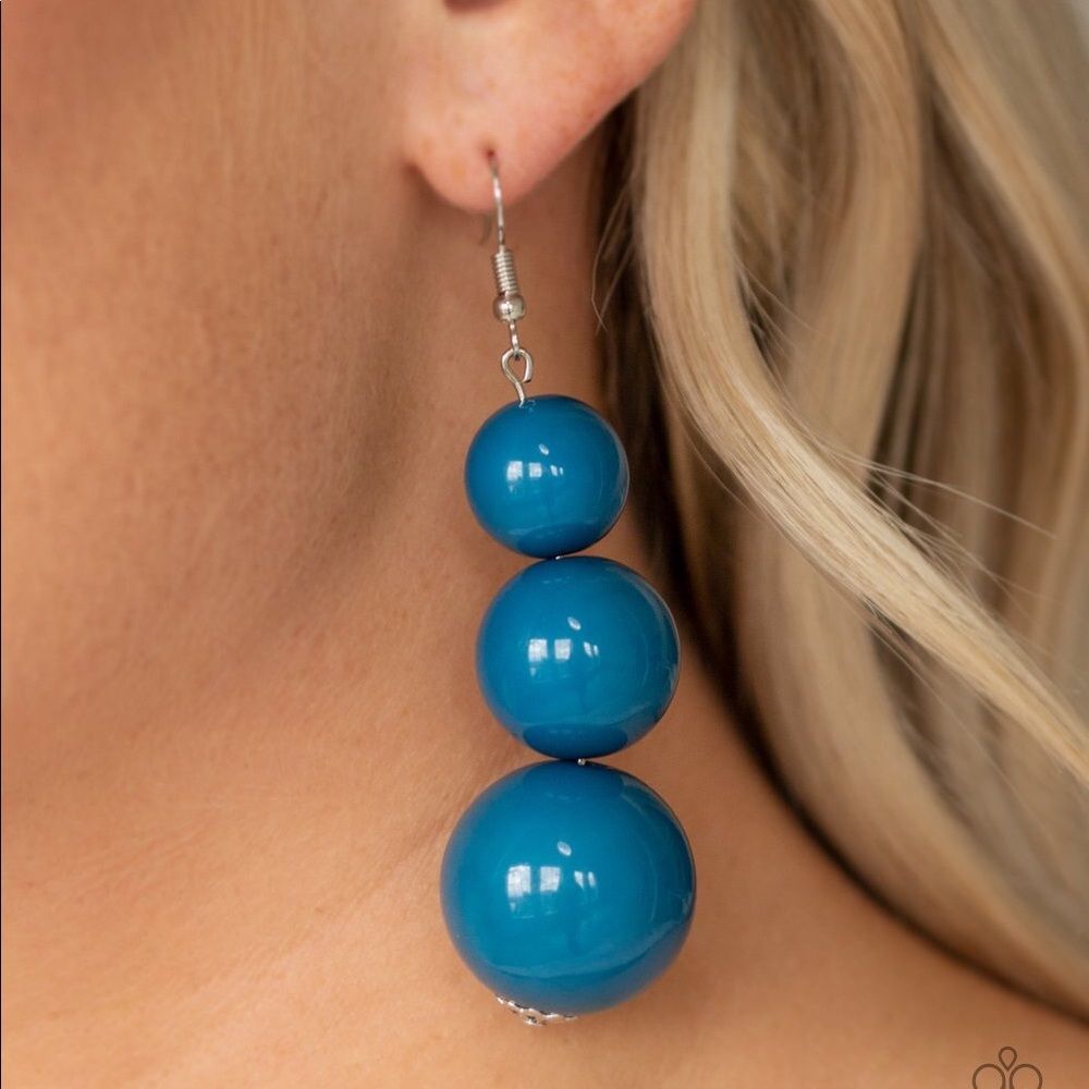 ❤️‍🔥5/$25❤️‍🔥 Material World Blue Earrings